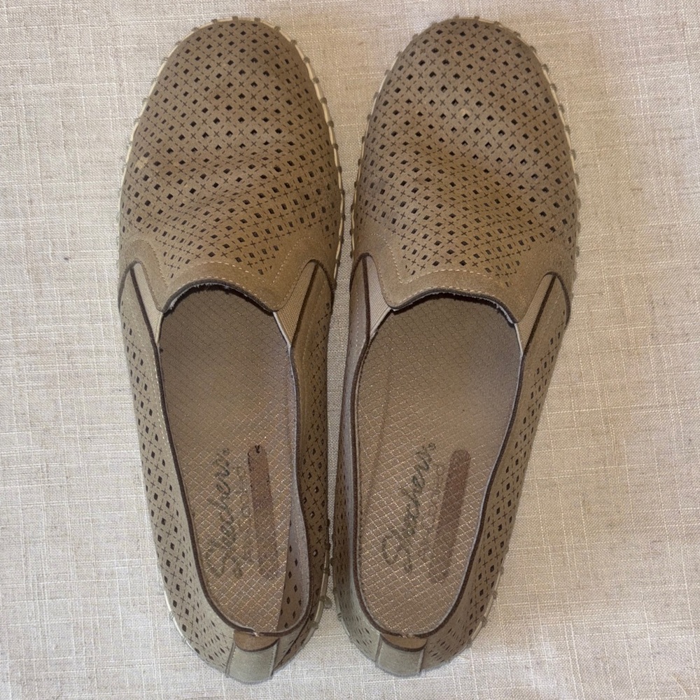 Skechers Comfortable Women’s Slip-On Loafers in Taupe